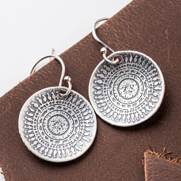 Kleine zilveren mandala-oorbellen voor wholesale door Original Hardware