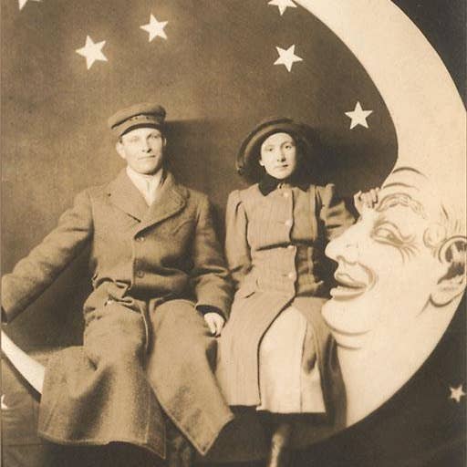 Impression d'art PH-171 Couple assis sur la lune pour la vente par Found Image Press