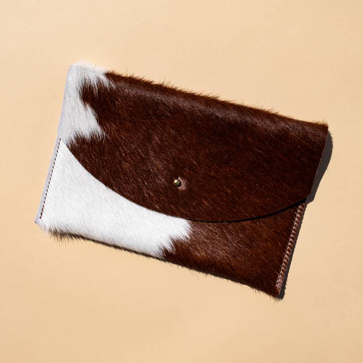 Kuvertpung - Brun + Hvidt Hår på Skind for engroshandel hos Primecut