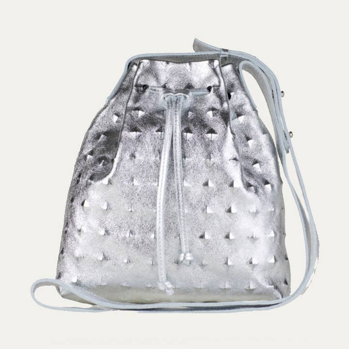 Mini Crossbody Tote „The Cher“ Sølv Metallisk Læder for engroshandel hos Paulyjen