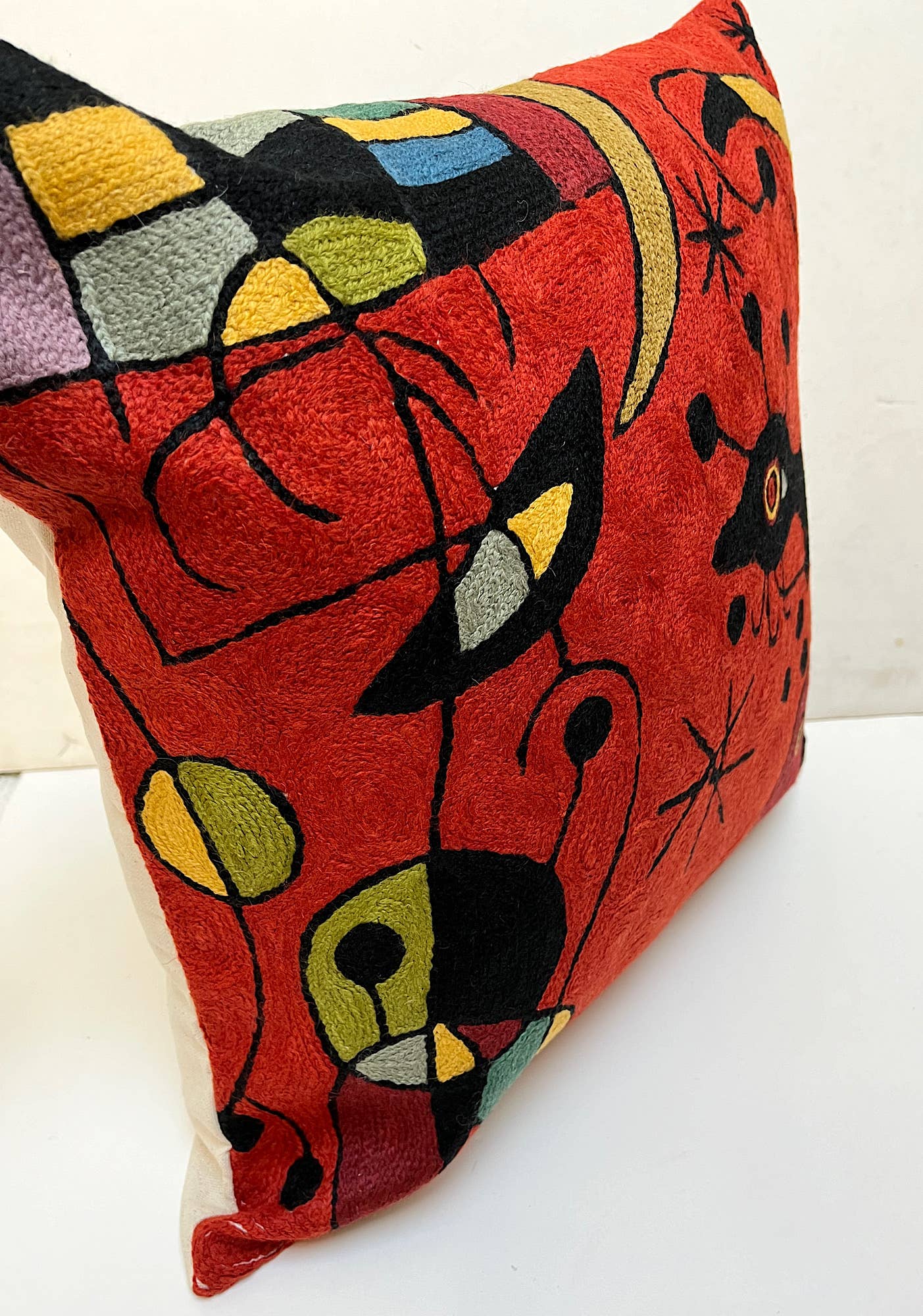 natural habitat - Wholesale Throw/Decorative Pillow - Pillow Chainstitch 18" Miro #9R3