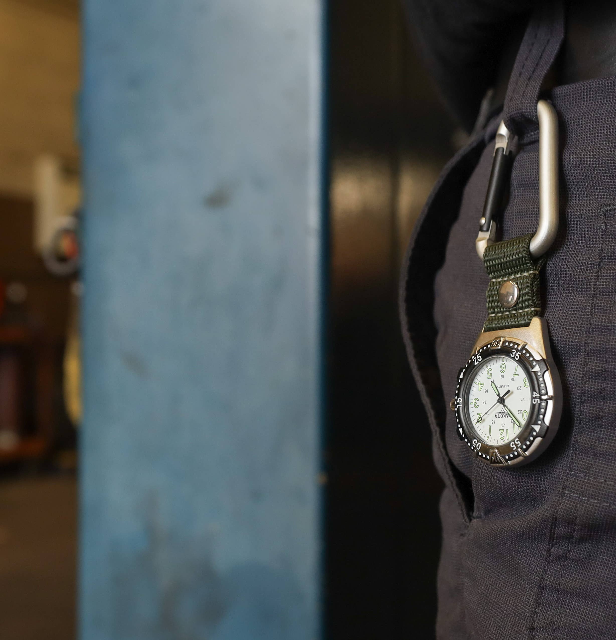 Dakota (Dakota Watch Company) - Vente Montre à gousset – homme - Dakota Montre de Poche à Clip pour Randonneur en Aluminium Analogique – Kaki6