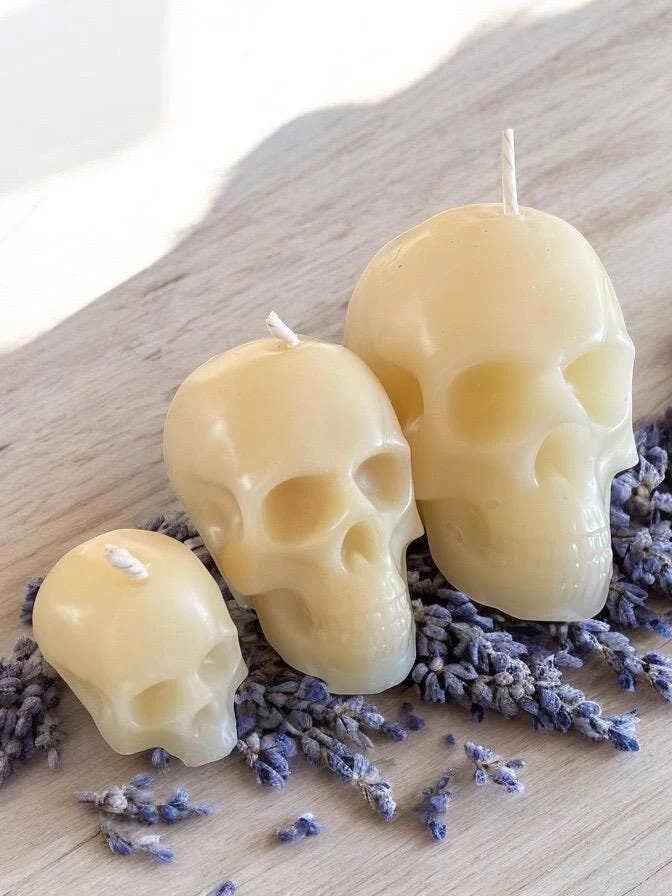 Candela Beeswax Skull, autunno, Halloween, candela estetica scura per la vendita all'ingrosso da parte di Namaste Home