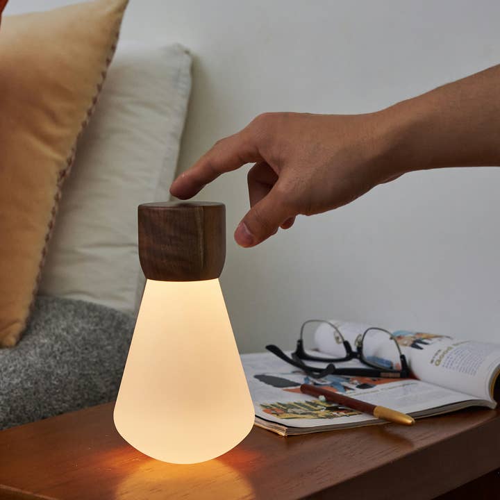 Gingko Design – wholesale Accent/desk lamp – Pentagon Portable Desk Bulb