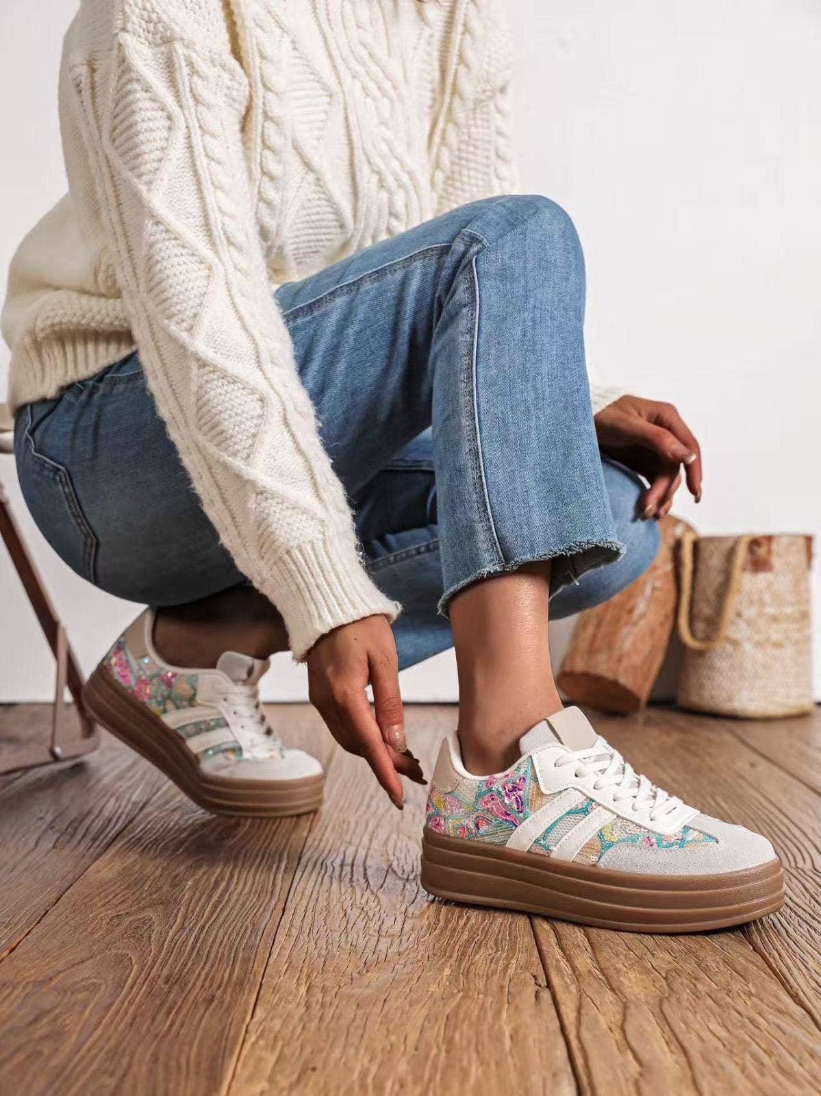 SWEET MAGIC MODA Y COMPLEMENTOS - Vendita all'ingrosso Sneakers di tendenza - Donna - SCARPE CASUAL SUOLA LARGA IN PELLE SINTETICA1