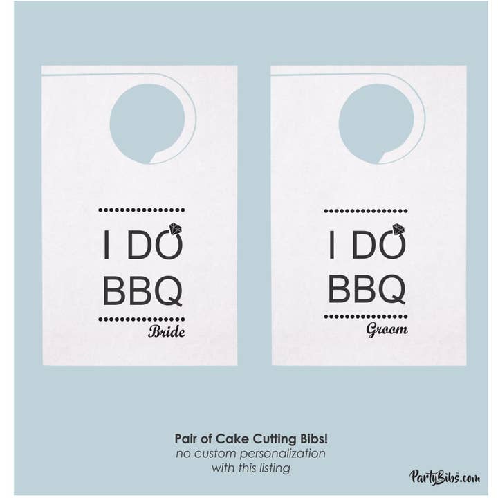 ¡Baberos para cortar tartas! Un par de baberos para novia y novio «I Do BBQ» para venta al por mayor de Party Bibs