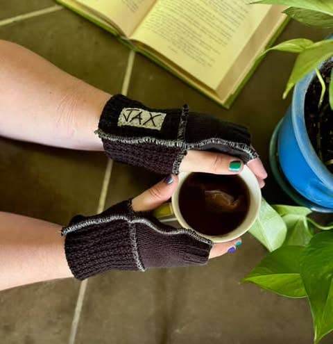 Jax Upcycled - Wholesale Gloves - Women's - Upcycled Unisex Fingerless Gloves Solid Black Color8