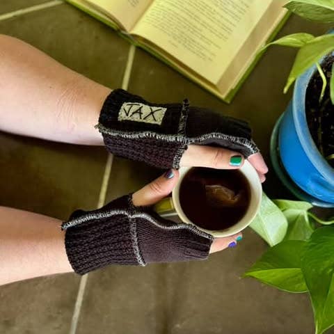 Jax Upcycled - Wholesale Gloves - Women's - Upcycled Unisex Fingerless Gloves Solid Black Color8