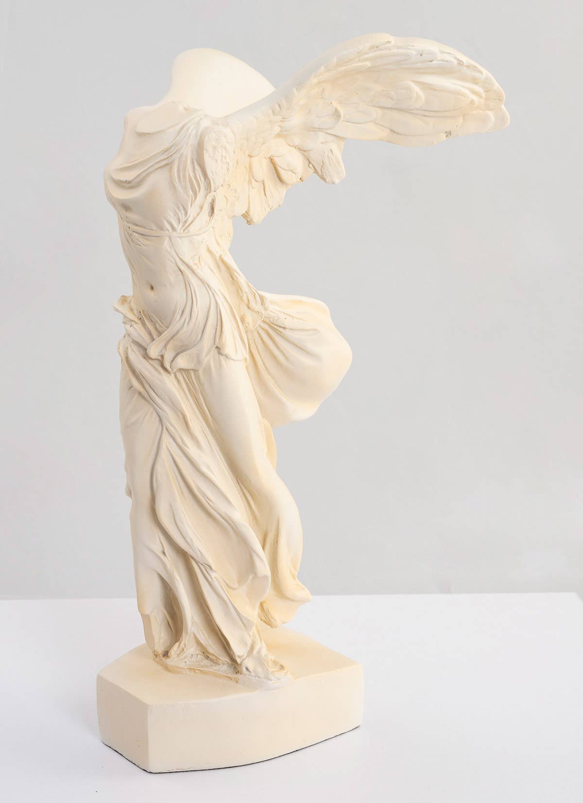 Gdeco - Wholesale Sculpture - Victoria Samothrace Resin Sculpture 33Cm2