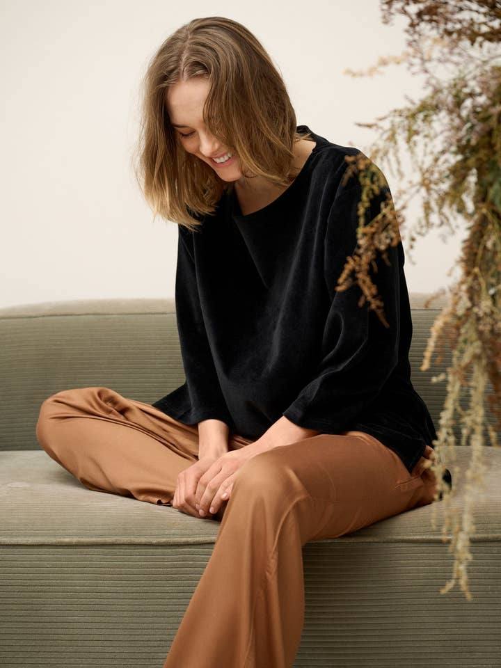 hailey top velvet - black for wholesale by moshi moshi mind