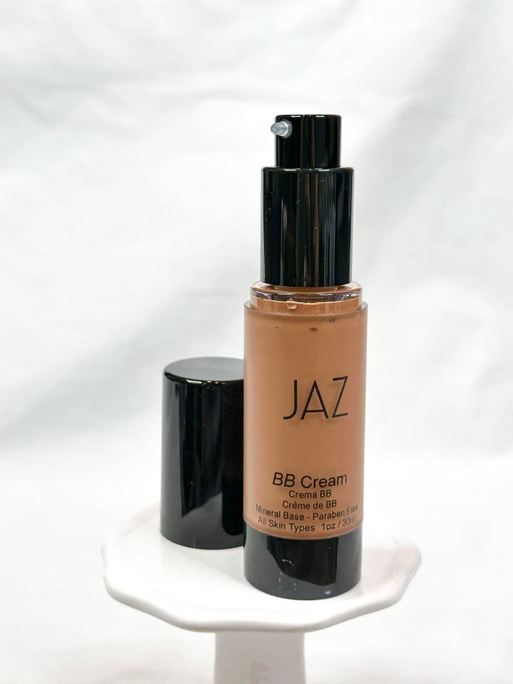 BB crème teintée de couleur moyenne pour la vente par JAZ Cosmetics