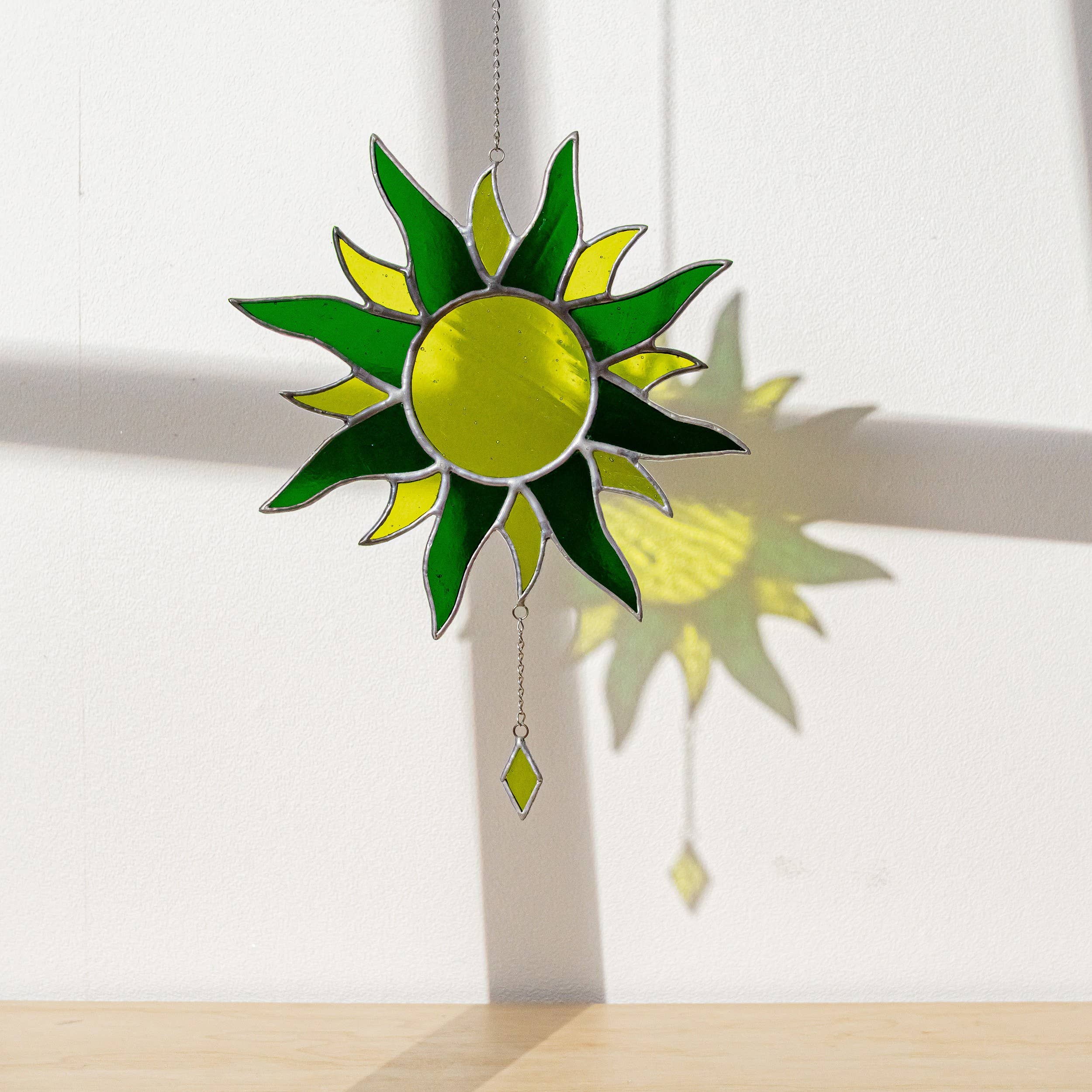 MondoBellissimo – wholesale Suncatcher – Stained Glass Sun F1818