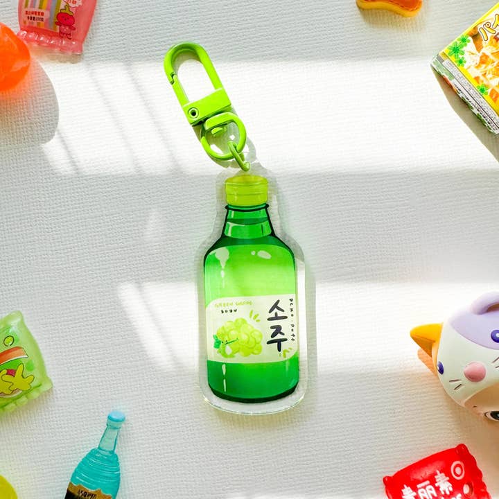 PekoPuff – Großhandel Schlüsselanhänger – Unisex – Soju-Acryl-Schlüsselanhänger aus Erdbeer-Pfirsichgrün mit Traubenmotiv2