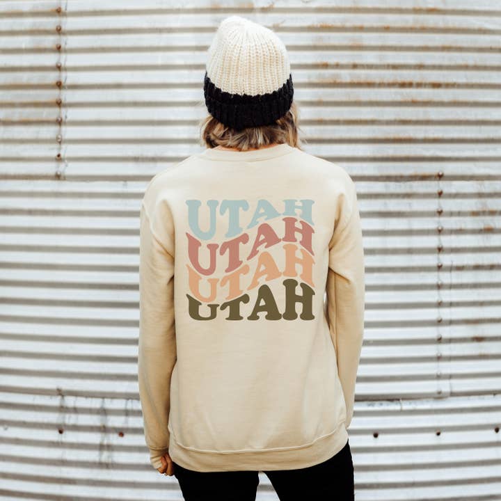 SUDADERA UTAH CON CUELLO REDONDO ONDULADO | TALLAS S-2XL para venta al por mayor de Loopty Loo Designs