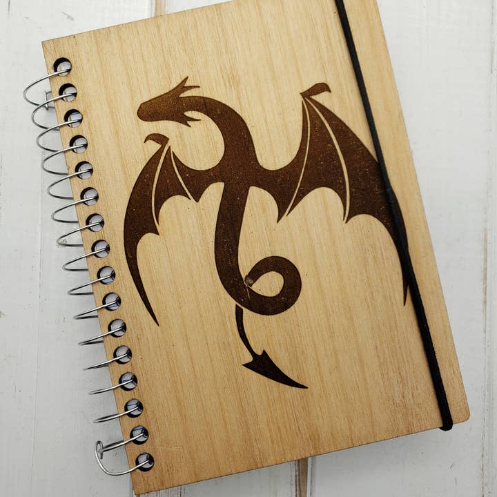 Graveret Dragon Pocket Journal for engroshandel hos Genesis 3D