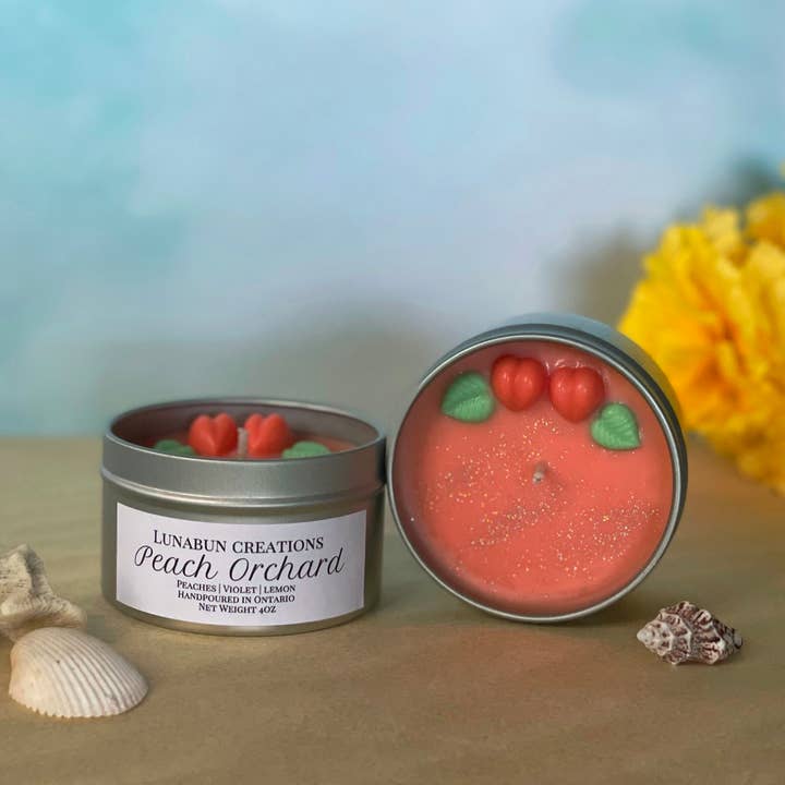 Peach Orchard | Bougie en cire de soja de 4 oz inspirée d'Animal Cross pour la vente par LunaBun Creations