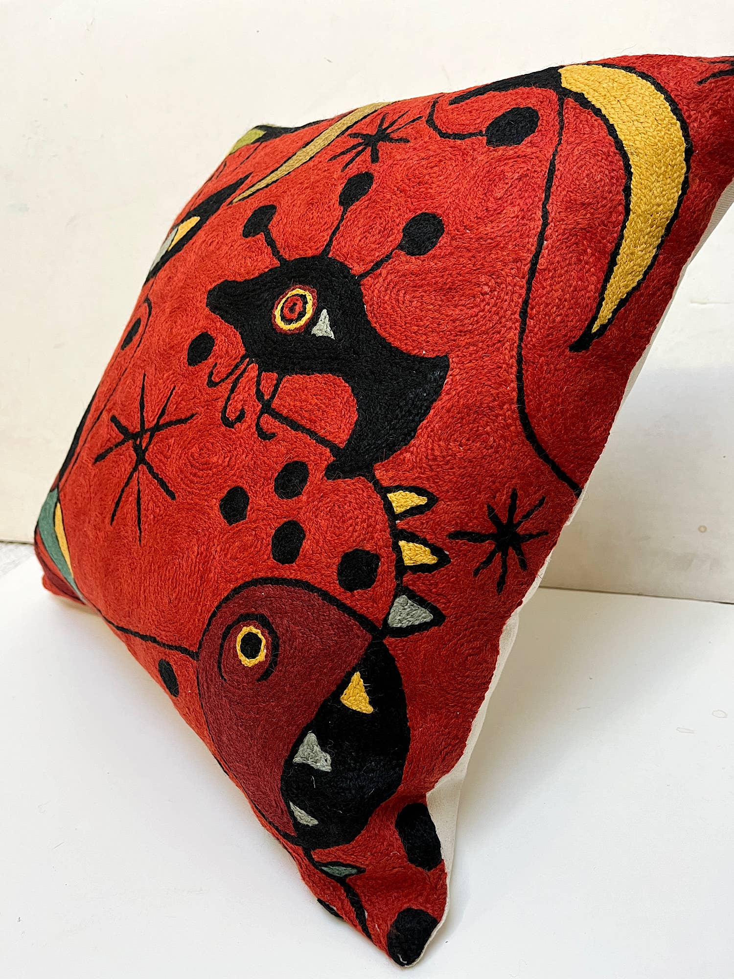 natural habitat - Wholesale Throw/Decorative Pillow - Pillow Chainstitch 18" Miro #9R2