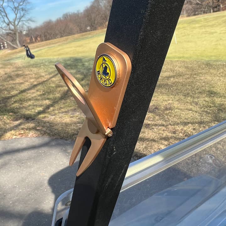 Beaver Tail Golf Club - Wholesale Humidor/Cigar Accessory - ALFRED - THE CIGAR BUTLER - CIGAR HOLDER/GOLF DIVOT TOOL5