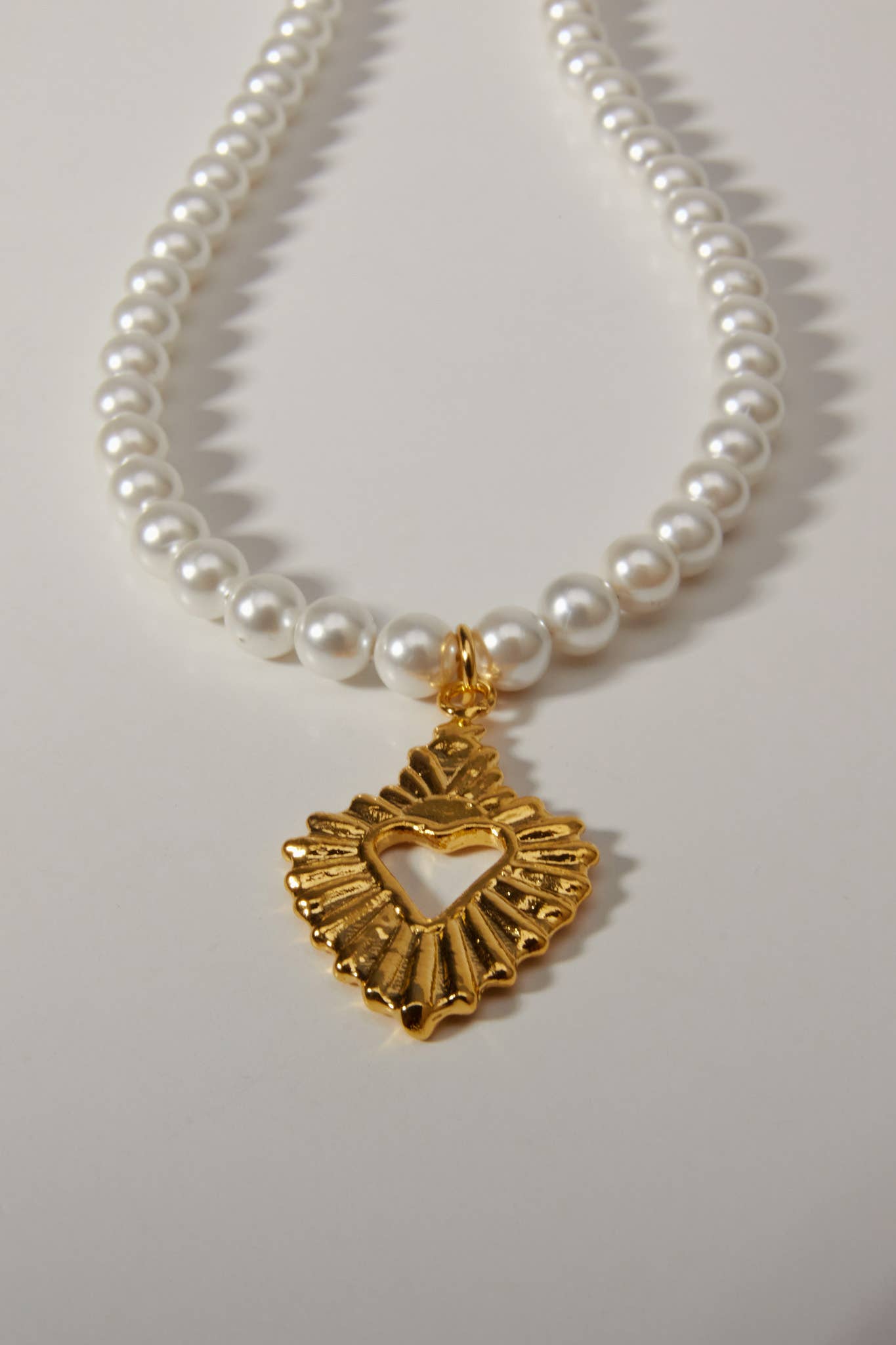 Heliconia Boutique – Großhandel Kette mit Anhänger/Charm – Amore Perlenkette – Die für das Alltagsoutfit1