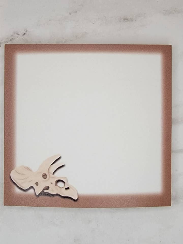 Bloc-notes adhésifs en forme de dinosaure Tricératops pour la vente par Kingdom Animalia