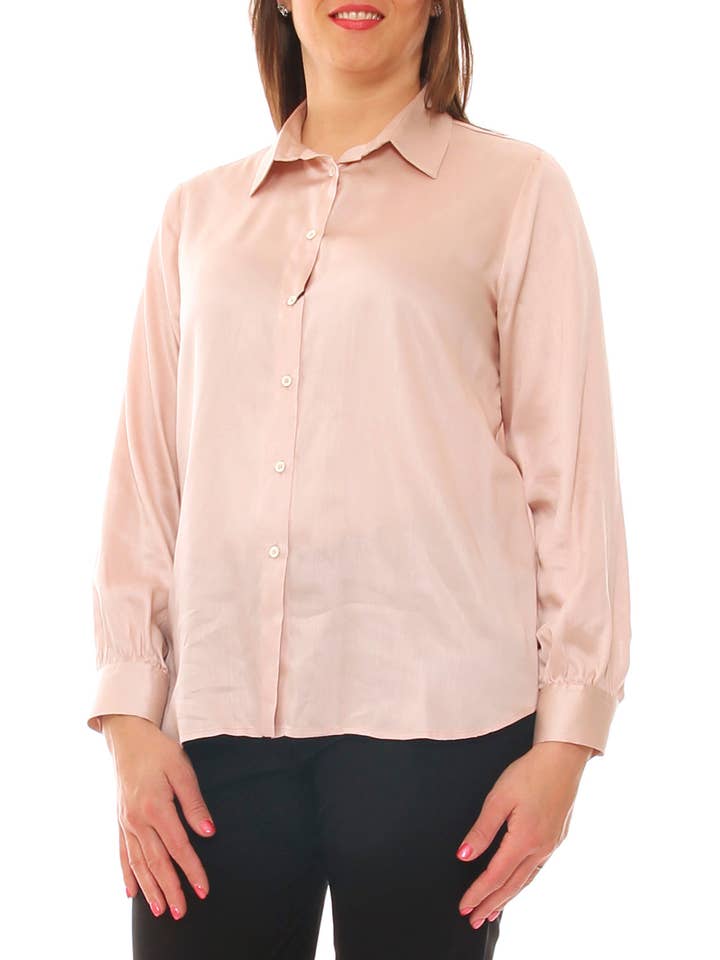 Elegant women's shirt in soft size shiny satin for wholesale by luanaromizi.com