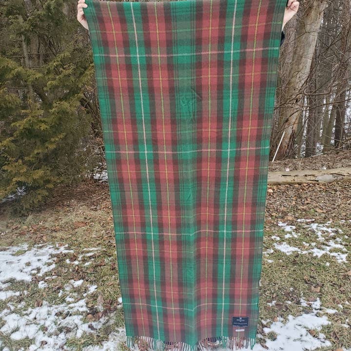 Patrick King Woollen Company - Wholesale Throw Blanket - Prince Edward Island Deluxe Knee Blanket