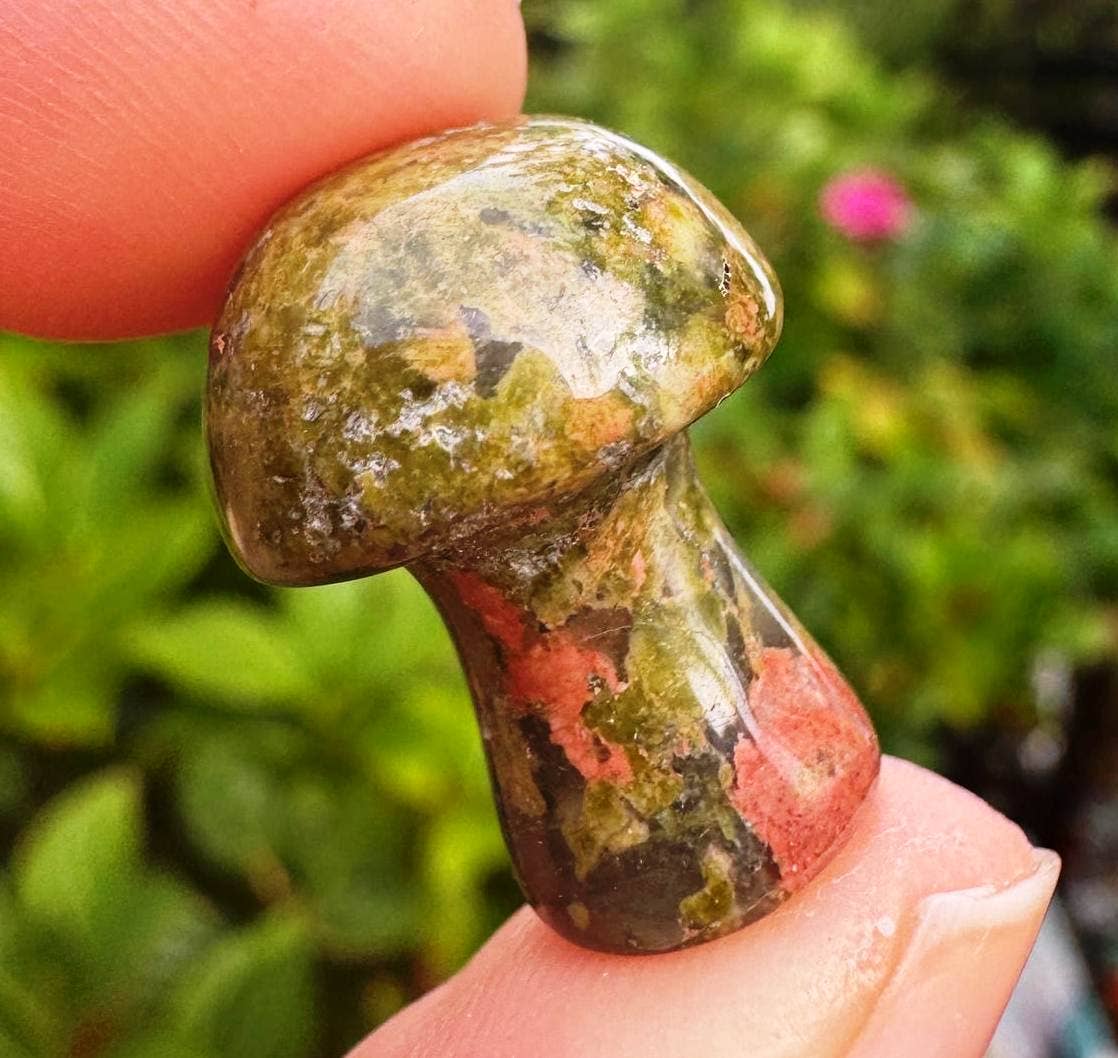 Elf Kendal Hippies - Vente Pierre et cristal de spiritualité - champignon pierre précieuse 2cm cristal de champignon prix par pierre Royaume-Uni2