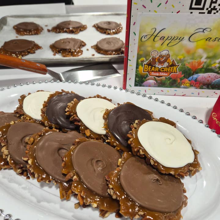 Påske Blandede Chokolade Bjørnekløer Æske med 10 eller 18 for engroshandel hos Bear Creek Candy Kitchen