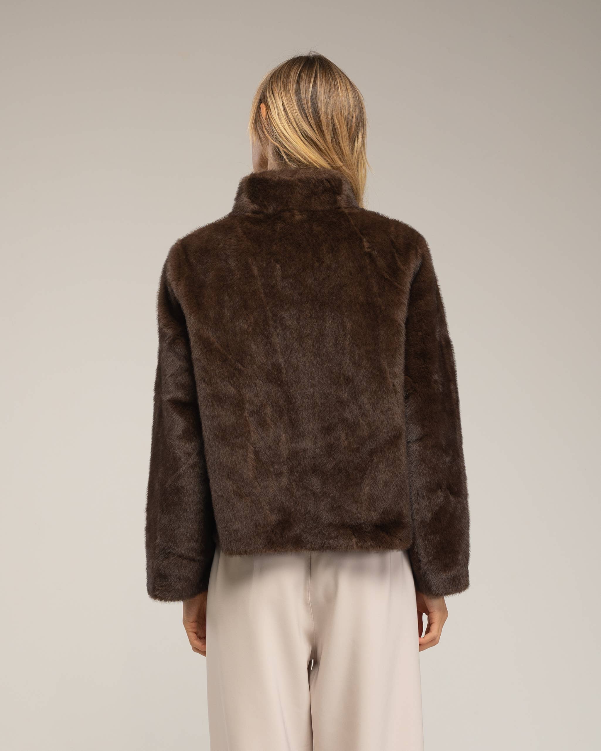 Tantra - Wholesale Coat - Women's - Synthetic fur jacket with clip closure5