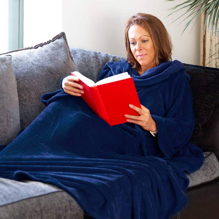Wholesale Gifts Tomorrow – wholesale Throw blanket – Navy Deluxe Snug Rug Blanket With Sleeves And Pouch Pocket4