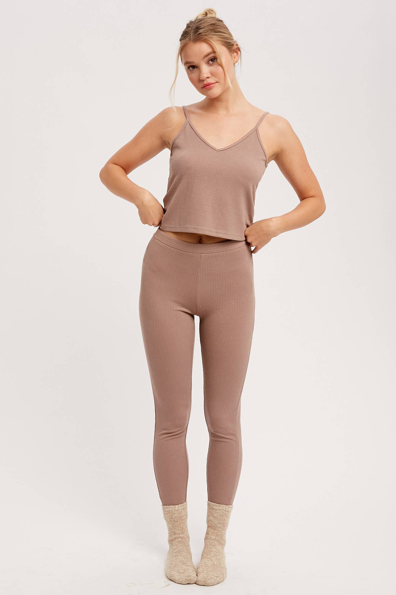 Listicle – Großhandel Loungewear-Set – Damen – Geripptes Strick-Cami & Leggings-Lounge-Set29