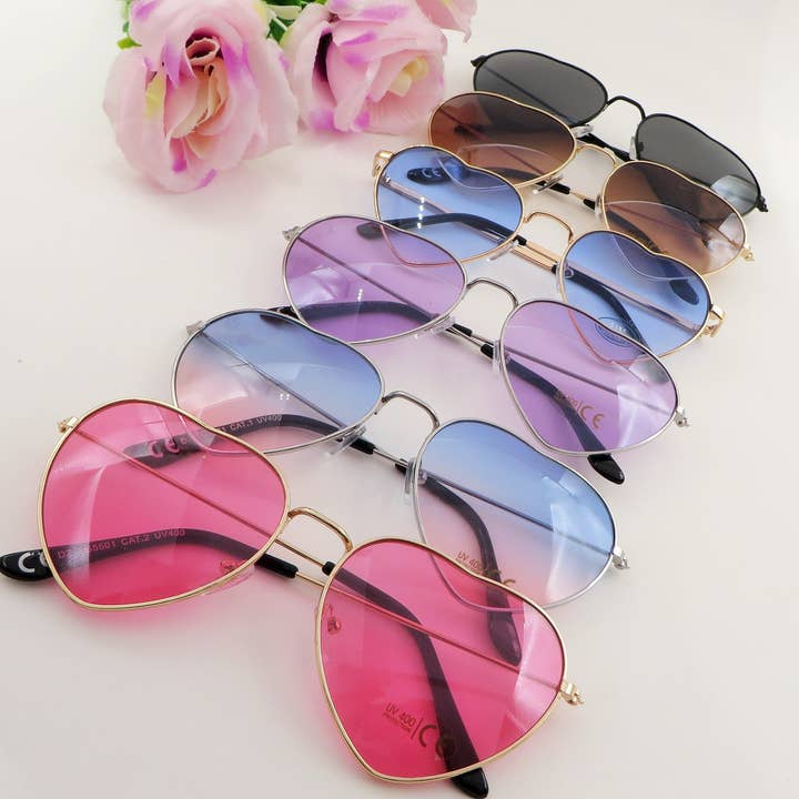 HARPER - Occhiali da sole a cuore UV400 con custodia and other Purchase Wholesale y 2 k sunglasses. Free Returns & Net 60 Terms on Faire trending on Faire.