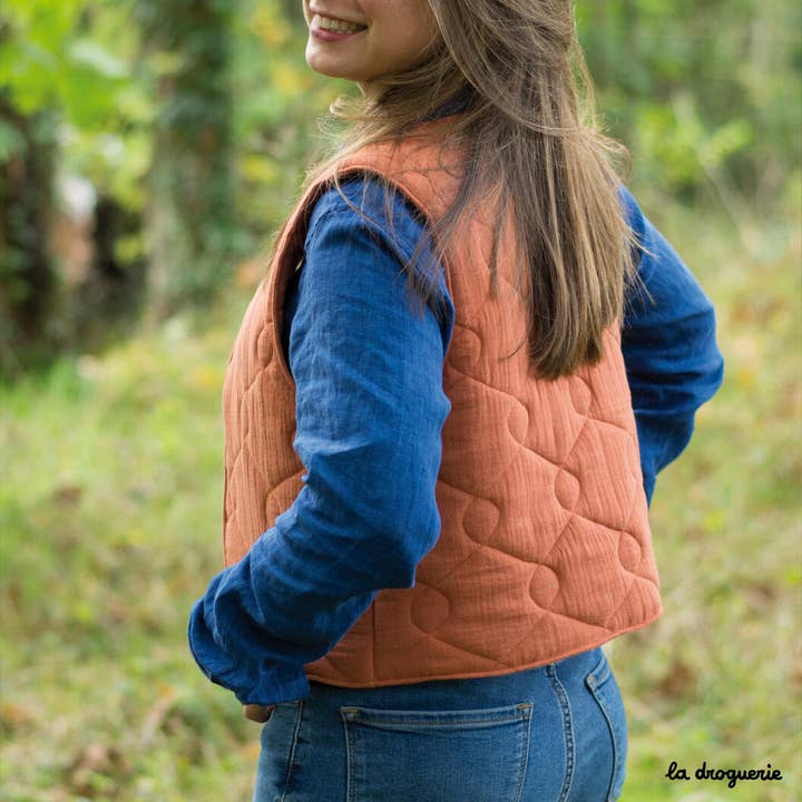 LA DROGUERIE – wholesale Sömnadskit – Mönster för quiltad väst för kvinnor Arlington1