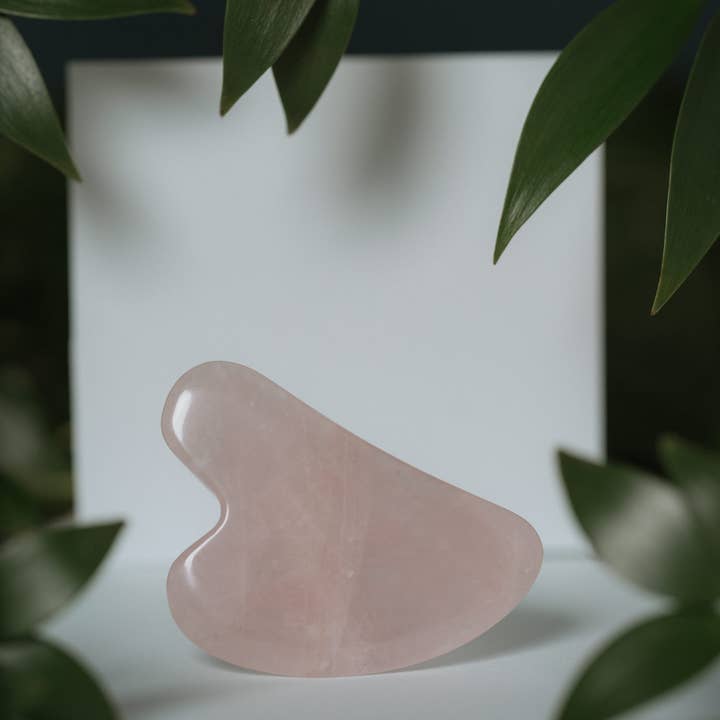 Quartz Rose Gua Sha pour la vente par Foster Skincare