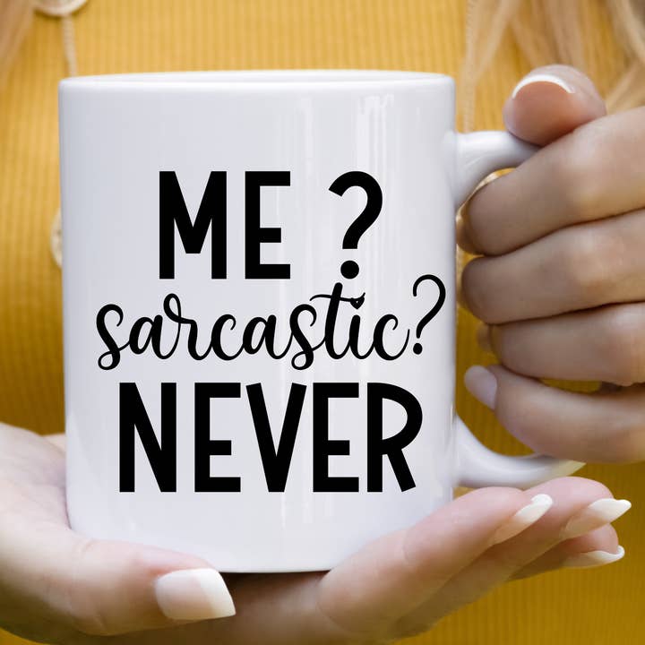 Moi ? Sarcastique Jamais Mug Drôle pour la vente par Hello Gorgeous Mugs