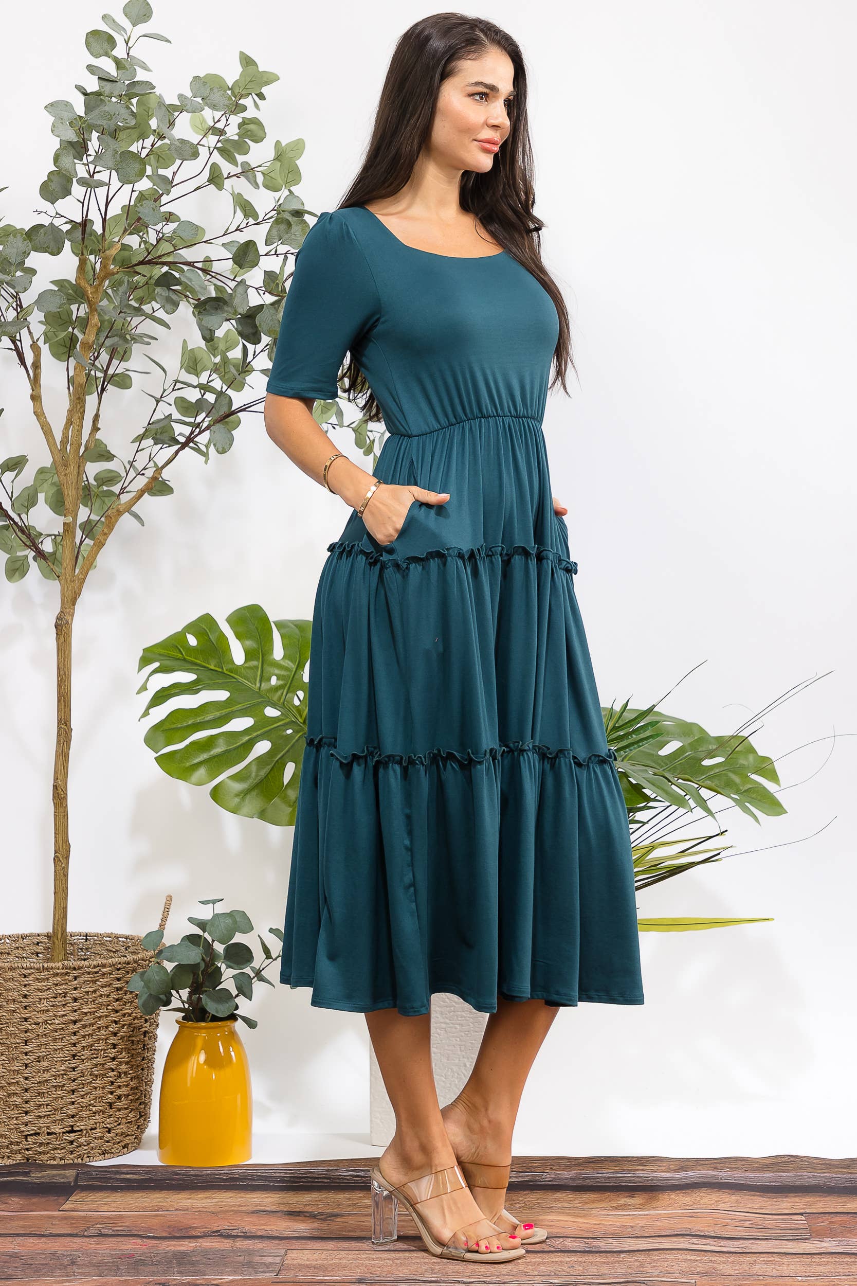 H&H Fashion Inc. – Großhandel Kleid – Damen – JR778X-S Plus Size Stufen-Midikleid mit quadratischem Ausschnitt30