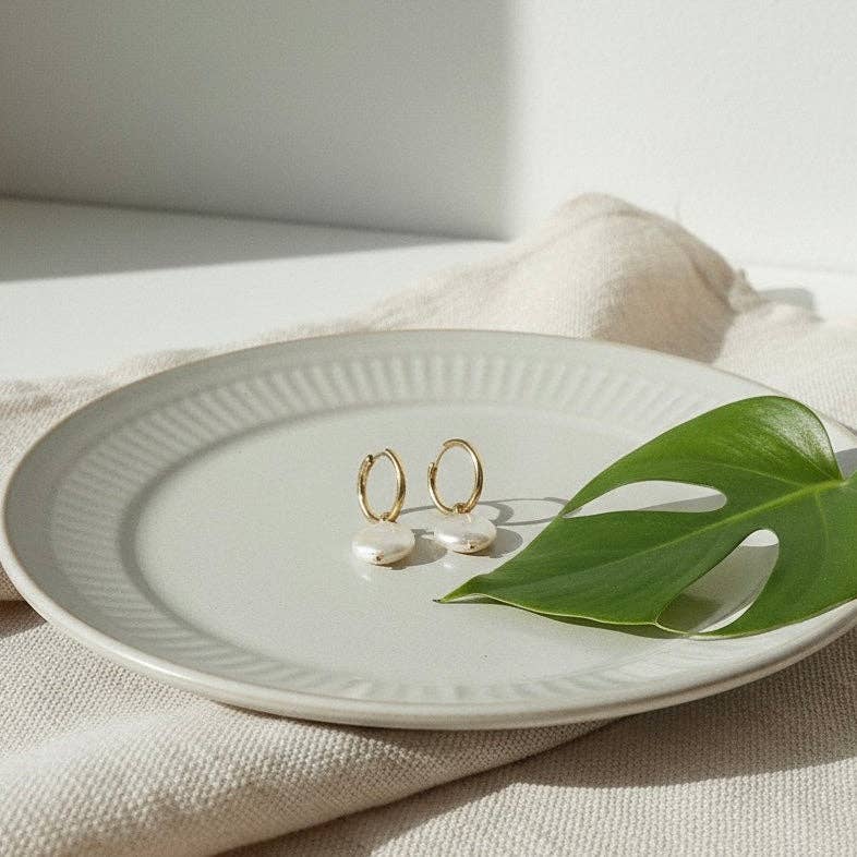 DUESTELLE ITALIA – wholesale Huggieörhängen – Bianca hoops - 2-i-1 huggie-örhängen med pärlberlocker6