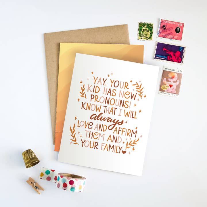 The Noble Paperie - Venta al por mayor Tarjetas de amor - Nuevos pronombres | Tarjeta de apoyo al orgullo de los padres transgénero LGBTQIA4