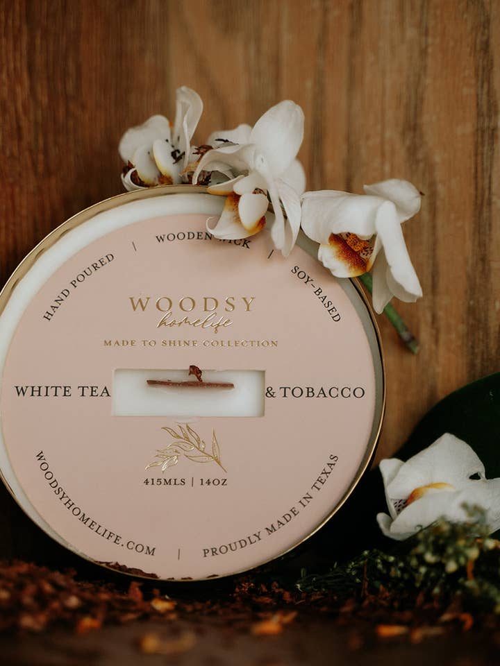 Bougie de soja pur 14 oz en laiton massif pour le thé blanc et le tabac pour la vente par Woodsy Homelife