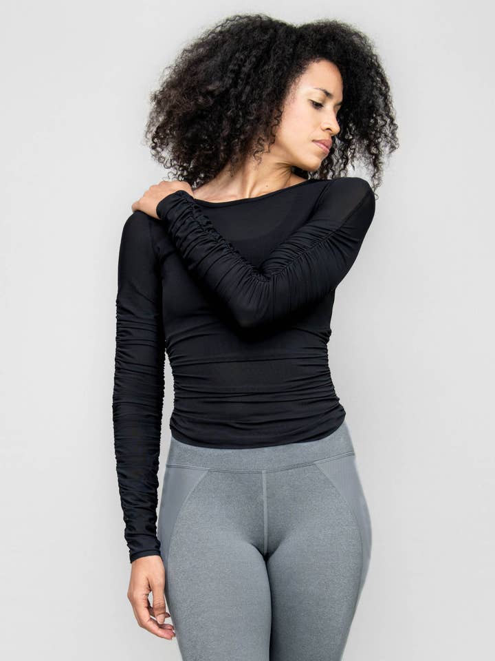 Body Wrappers – wholesale Sportöverdel – Dam – LÅNGÄRMAD ROUCHED MESH TOPP MED BATEAU URRINGNING CZJ253