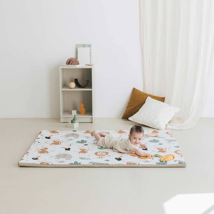MIMAAR BARCELONA SL - Venta al por mayor Alfombrilla para jugar - Niños y bebés - ENROLLAGATEO SENSORIAL- ESTAMPADO IMPERMEABLE TUCÁN Y AMIGOS