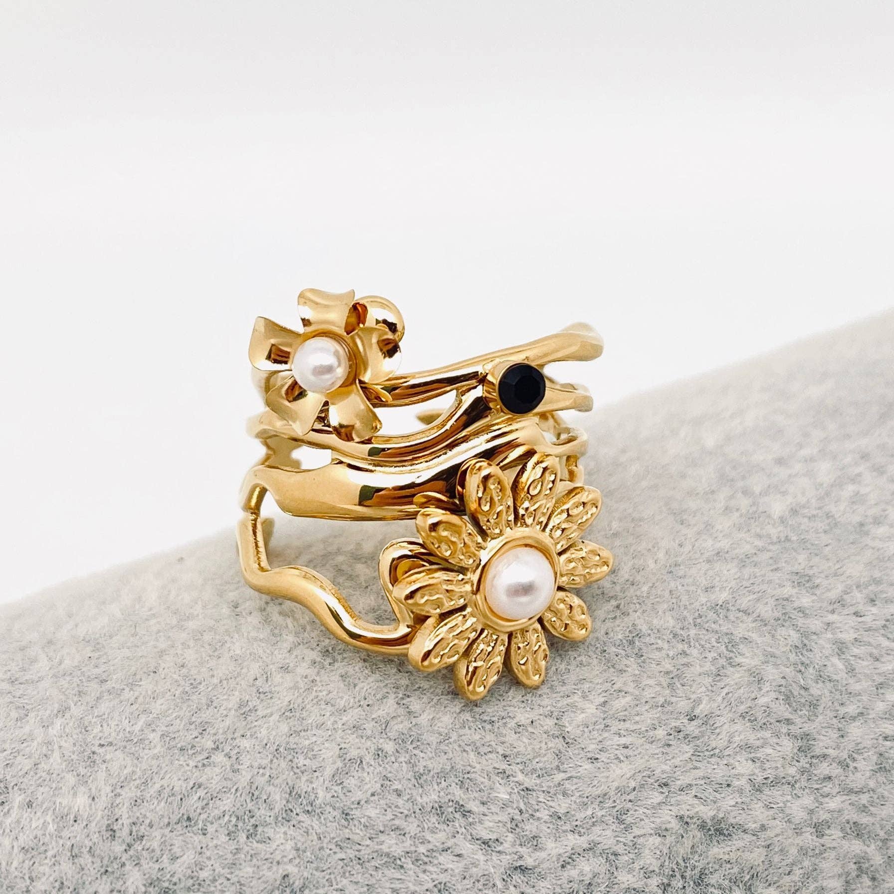 Mio Queena – wholesale Cocktail/statement ring – Sunflower 18K Gold Plated Stainless Steel Ring - FGS2