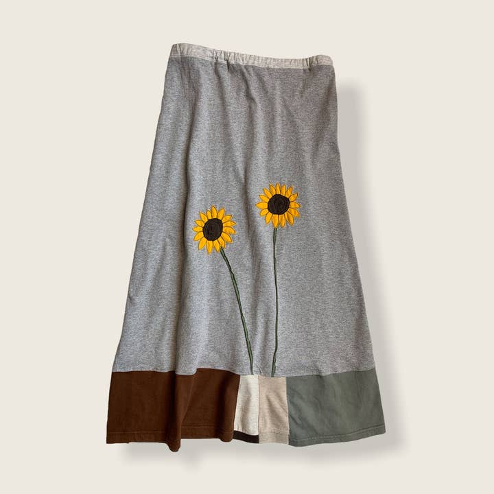 Langer ApplikationsRock-Slowert-Sonnenblume für den Großhandel von Sardine Clothing Co.