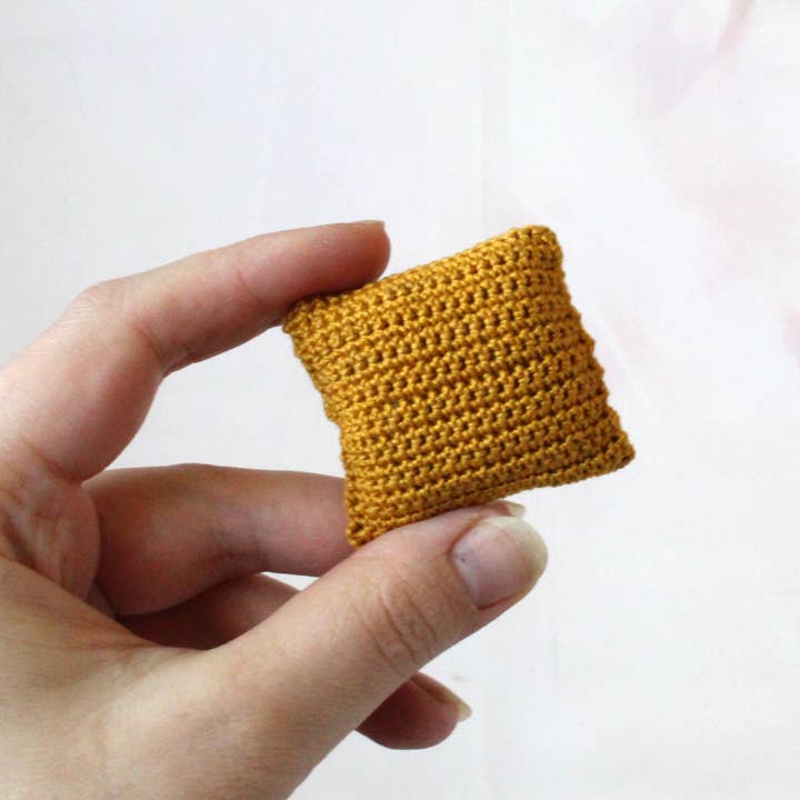 Lenasminiland – wholesale Doll accessory kit – Kids – Miniature cushions for dollhouse. Crochet pillows furniture