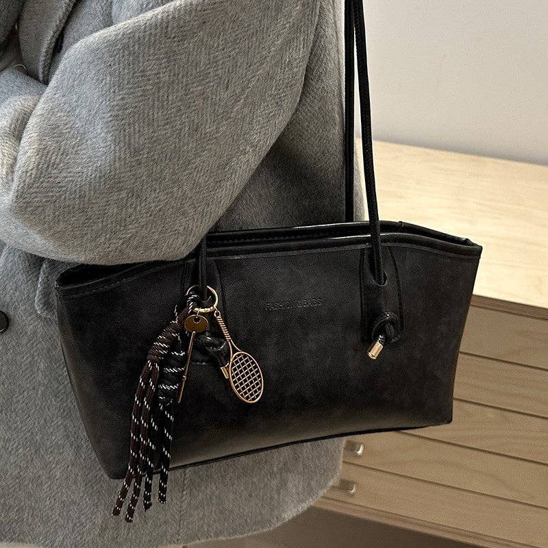 Sheer Trend – Engroshandel Skuldertaske – til kvinder – Stor skuldertaske med vedhæng2