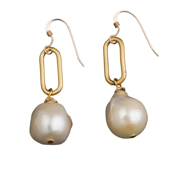 Pendientes de cadena con clip de oro mate y perlas barrocas para venta al por mayor de ali & bird jewelry