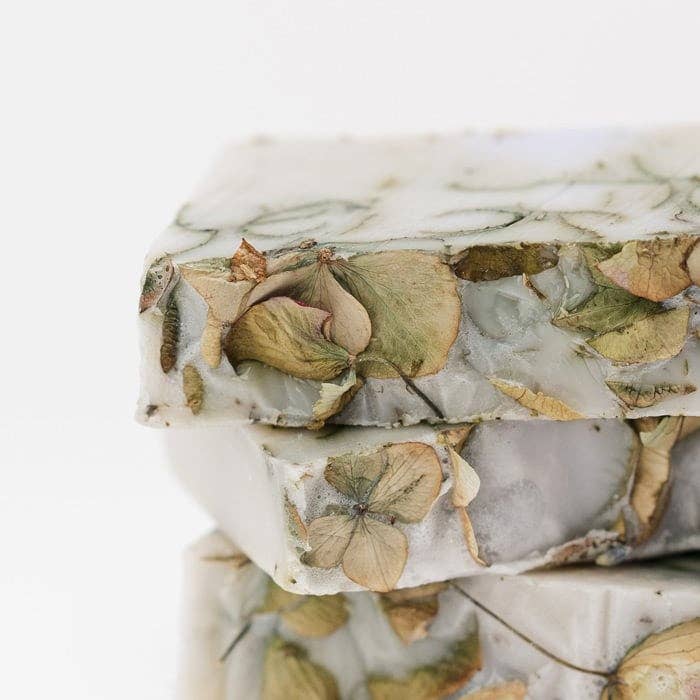 Harvest + Harmony – Engroshandel Sæbestykke – Harvest + Harmony Fir Needles + Cedar Gedemælk Sæbe1