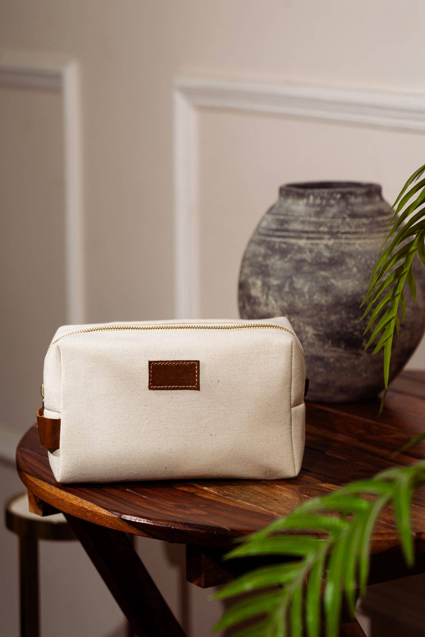 House of cotton – wholesale Toiletry bag – Unisex – Canvas Travel Pouch – Durable Cotton Bag for Toiletries & Grooming - White3