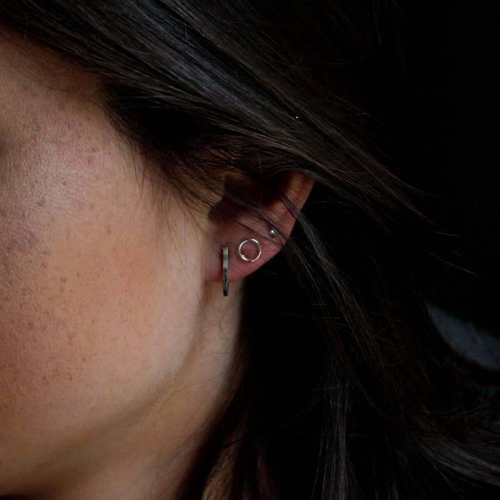 Boucles d'oreilles Flynn : Solide pour la vente par LEO Handcrafted