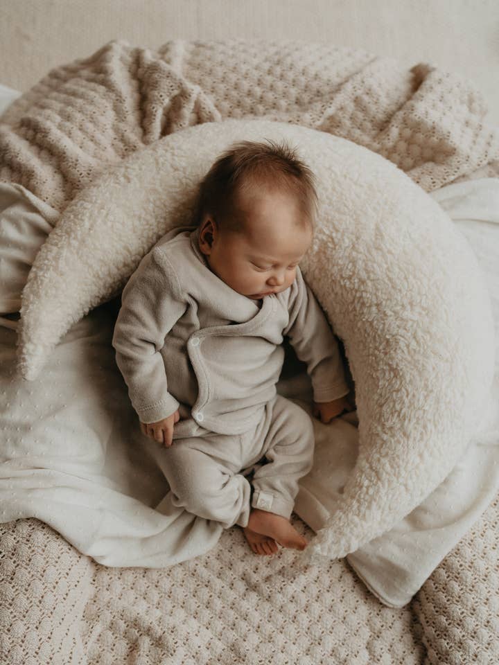 Chemise portefeuille Bliss beige pour la vente par Yumi Baby Holland